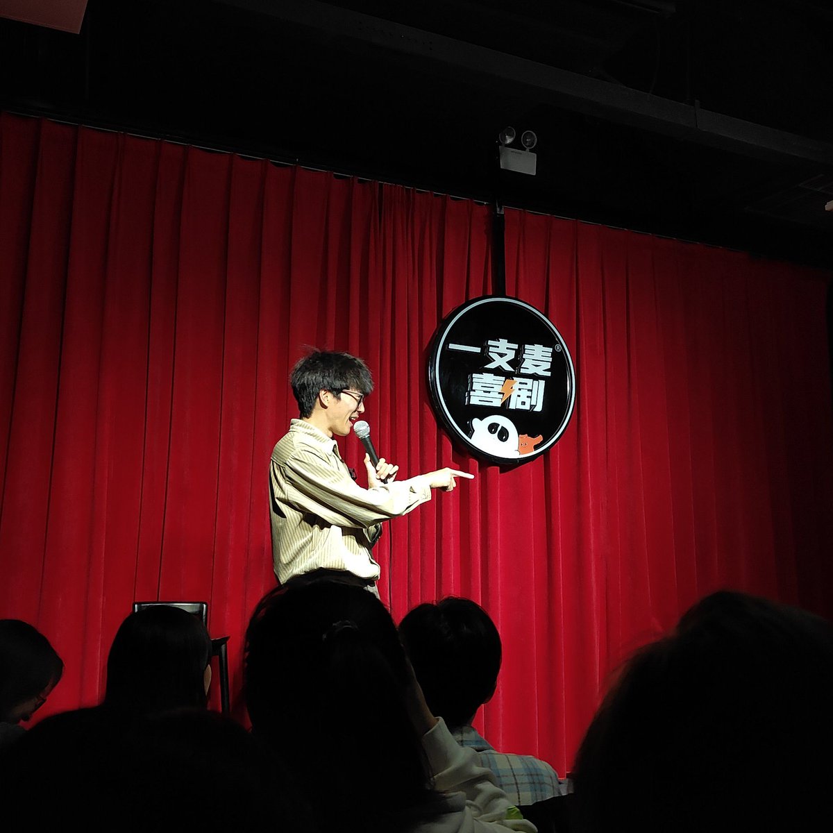 IAmaglobeli's tweet photo. Just told a room of 200 strangers my weird morning cereal disaster story and not a single one checked their phone at the punchline. Win. https://t.co/TDJvKBtuTS