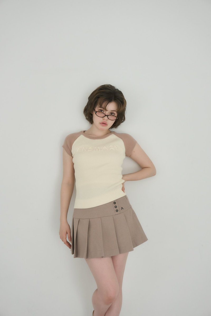 andmaryofficial's tweet photo. Raglan logo tops
color white/pink/gray
¥9,900-tax in

立体的なロゴが目を惹くデザイントップス。
身頃は立体感のあるワッフル編みで、ラグランスリーブの配色デザインがポイントに。

発売日7/5(日)store10:30-web20:00-
instalive7/4(土)19:00-

#andmary https://t.co/YpyGjqrnJ5