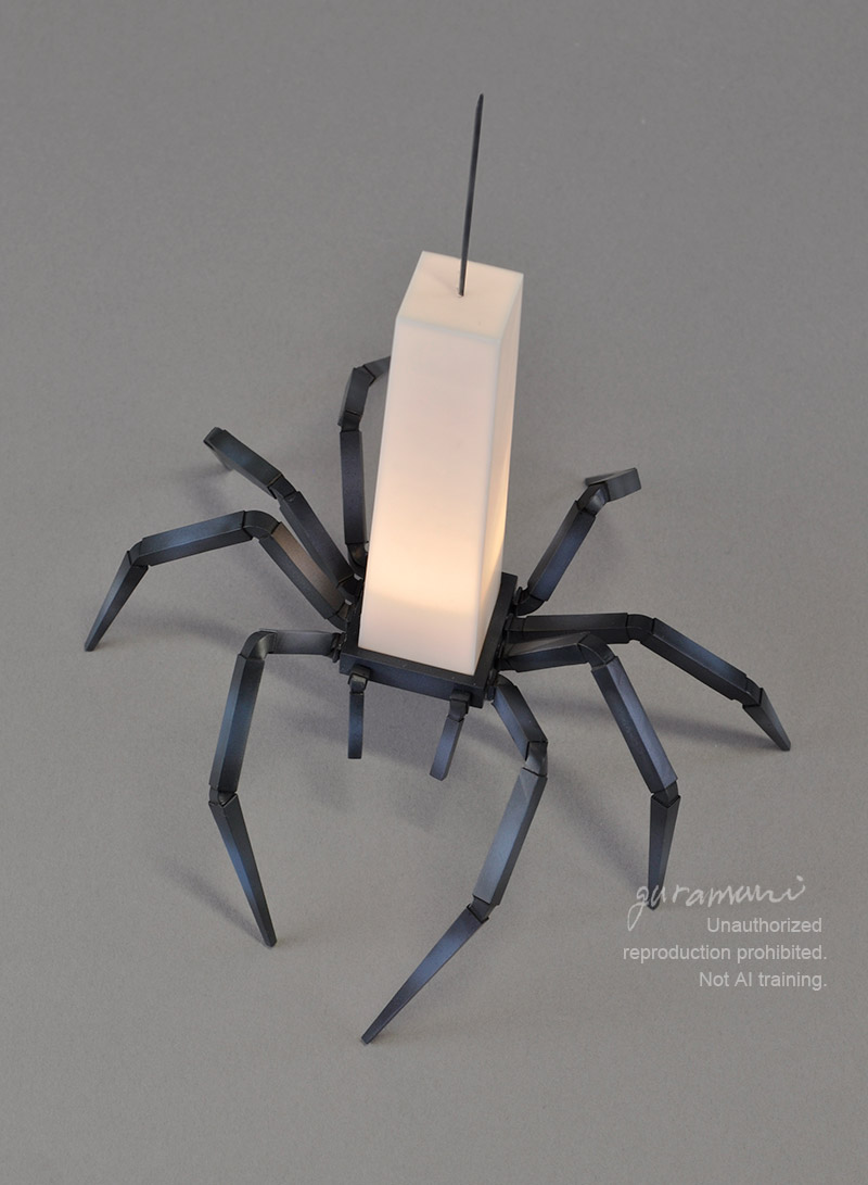 guramani's tweet photo. ワンフェス2026夏の新作１が完成しました！

オリジナル「スパイダー」 

サイズ：W130 x H140 x D137 mm
パーツ数：14パーツ（ライト含む）
未組立、未塗装品
3Dプリント品
価格：6,000円  
＊画像２枚目は無灯火の状態です

卓番号：5-08-13（seneca)

追加情報はリプへ
#WF2026s #ワンフェス2026夏 https://t.co/Ct4yM0SMjt