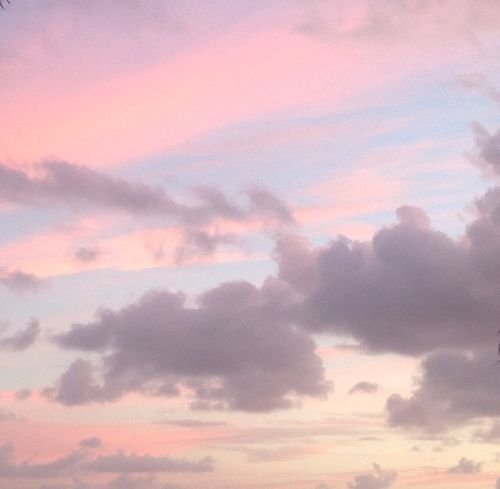 kooromi19's tweet photo. cotton candy clouds ☁️ https://t.co/nhu6CjXF4D