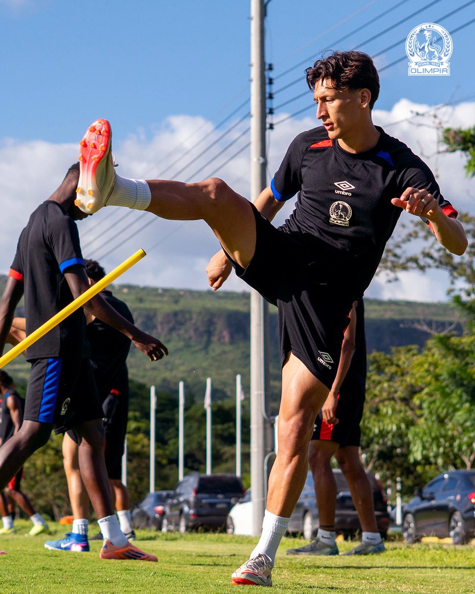 CDOlimpia's tweet photo. Trabajo, intensidad y enfoque. ⚽

Este miércoles el plantel cumplió una nueva jornada de entrenamiento a doble horario, sumando minutos de preparación y esfuerzo en cada sesión. https://t.co/taTw5boJBn