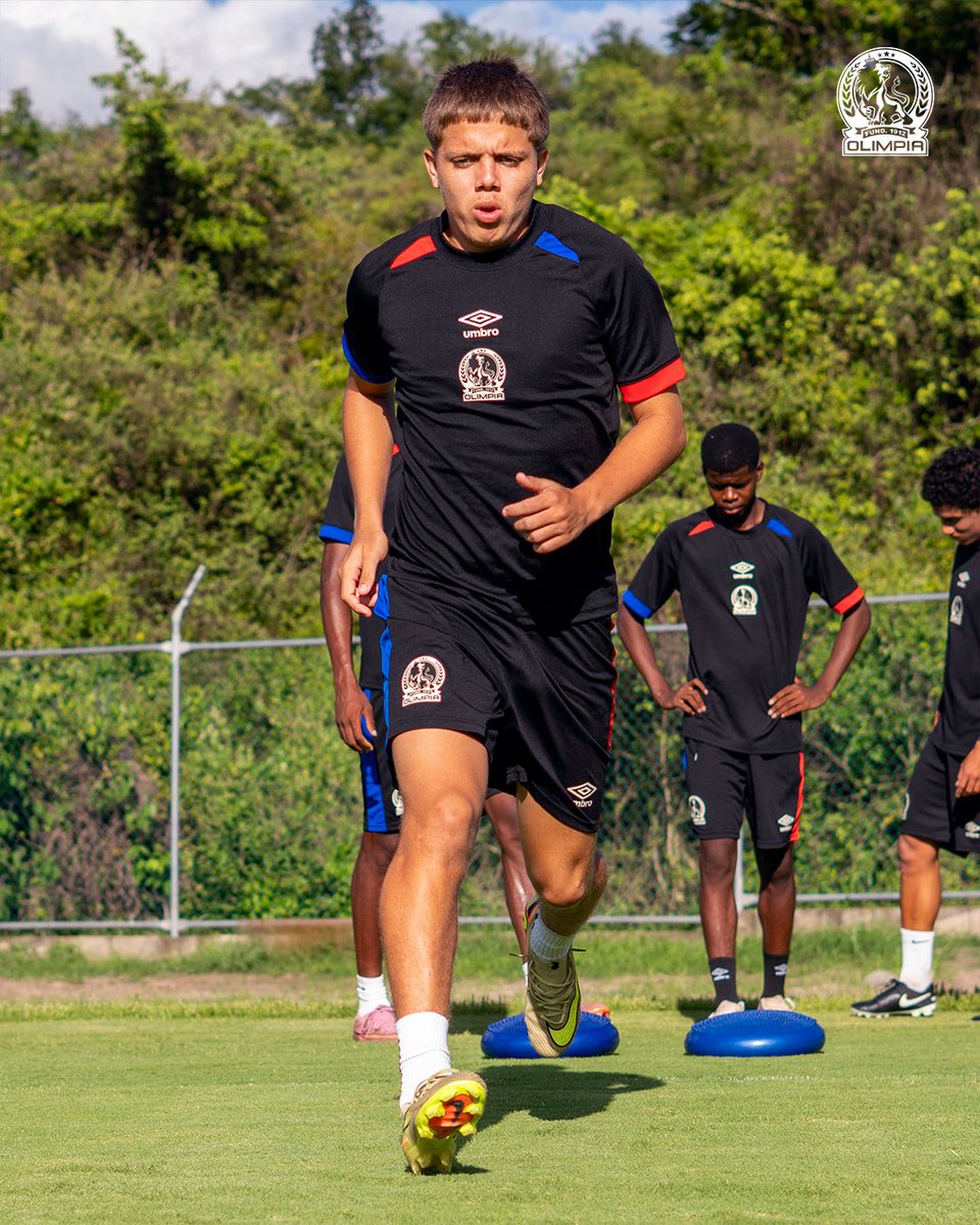 CDOlimpia's tweet photo. Trabajo, intensidad y enfoque. ⚽

Este miércoles el plantel cumplió una nueva jornada de entrenamiento a doble horario, sumando minutos de preparación y esfuerzo en cada sesión. https://t.co/taTw5boJBn