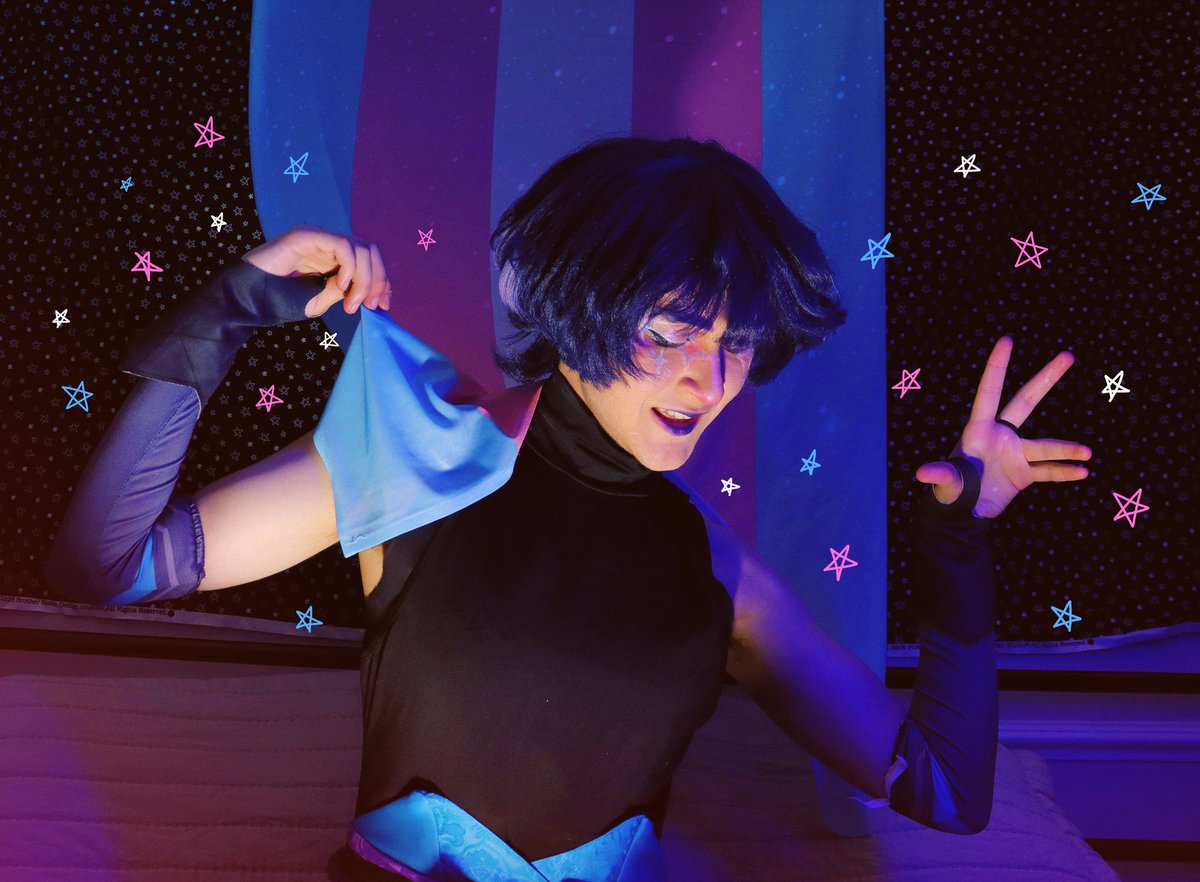 yarnball_cos's tweet photo. I need to work out but just pretend I’m super buff and manly in that second picture ok? https://t.co/j3sV7hVMLR