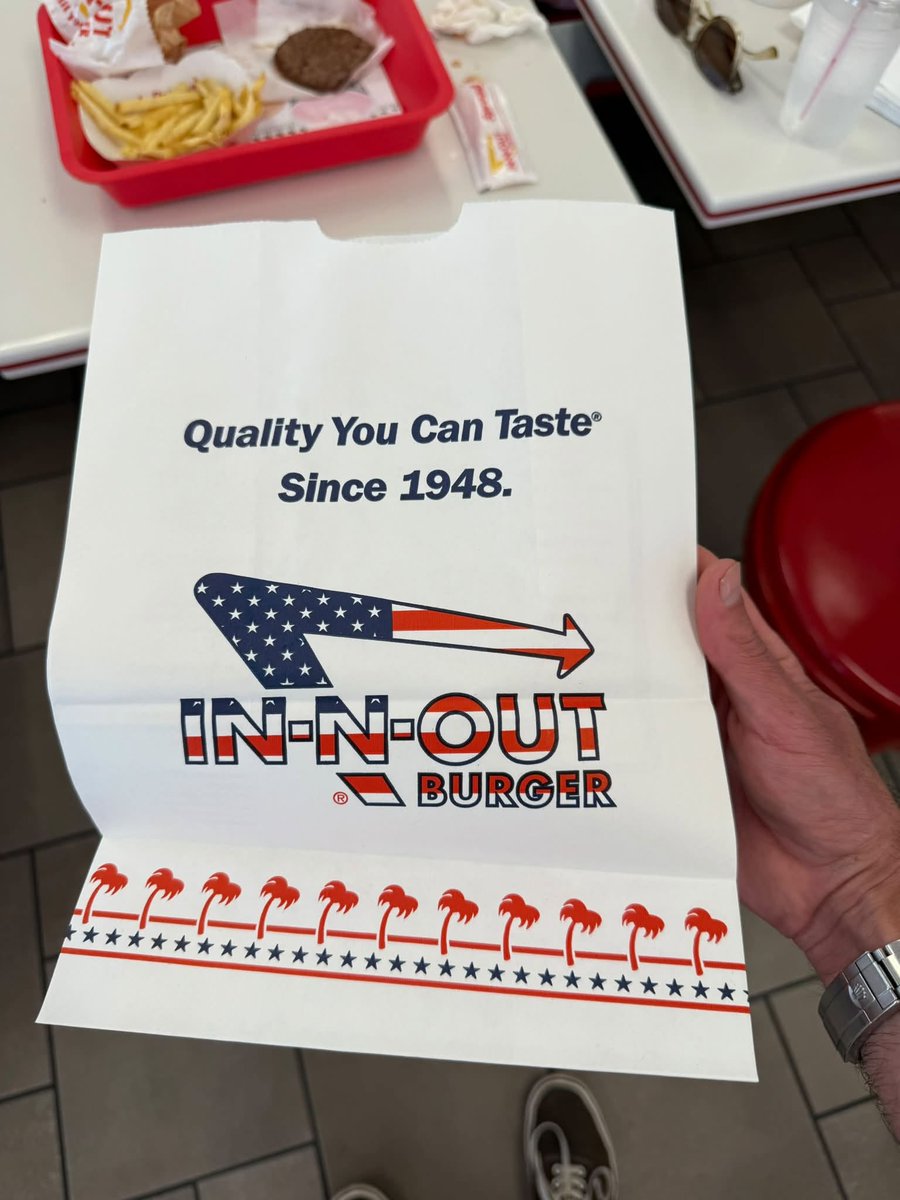 innoutburger_'s tweet photo. Fun Fact: In-N-Out Burger is rolling out limited-edition patriotic take-out bags to celebrate America's 250th anniversary! 🇺🇸 These red, white, and blue stars-and-stripes designs are available for a short time only—head to your local In-N-Out today and grab one while you can! https://t.co/yF6KKg71lK