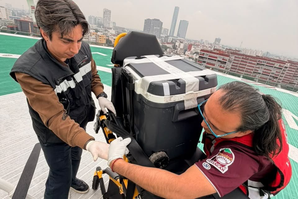 InteractivoPue_'s tweet photo. 🫂 Trabajo #conjunto y #solidario de #familia poblana permiten procuración de órgano a #CDMX
https://t.co/NqJM8oKg2G https://t.co/3IQjbouUrF