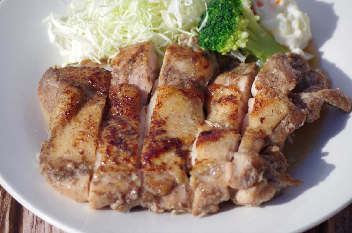 tenshinokaraage's tweet photo. おはようございます😃
本日も営業中です❗️

W杯ベルギーがセネガルに大逆転しましたね⚽️
日本は敗退しましたが、まだ面白いしはいっぱいありそうです🙌

今日おすすめは
「チキンステーキ」

レモンガーリック風味でめちゃ柔らかなチキンステーキがランチでお得に食べれます🉐

#天使のからあげ
#岡崎 https://t.co/OFcs4uX4or
