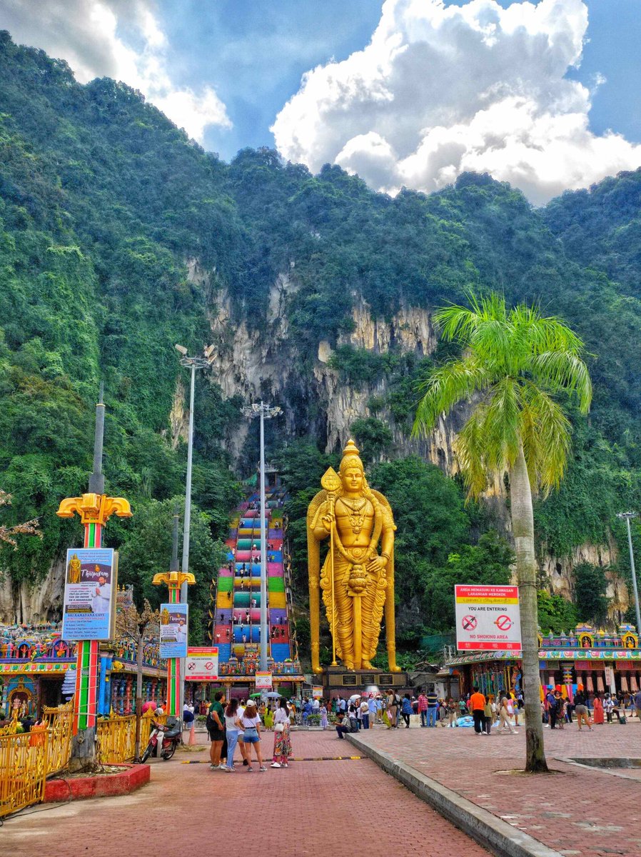 King_of_Orion's tweet photo. This is Batu Caves or Patthumalai Murugan from Selangor

As Per ur logic, Selangor is also not in Tamil Nadu but in Malaysia; so do U mean Malaysians all worship Murugan?

Murugan temples are exclusively built by Tamil Community and keep ur Sanskritised Skanda with Urself https://t.co/Vko1Upqn2Y