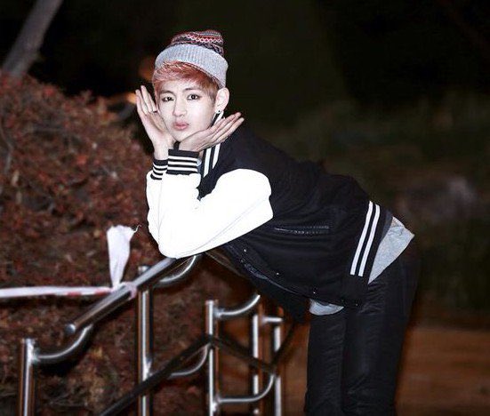 thvzual's tweet photo. who is this twink in my tl https://t.co/XLbQhNQIQM