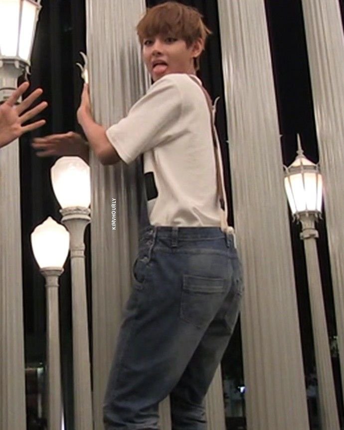 thvzual's tweet photo. who is this twink in my tl https://t.co/XLbQhNQIQM