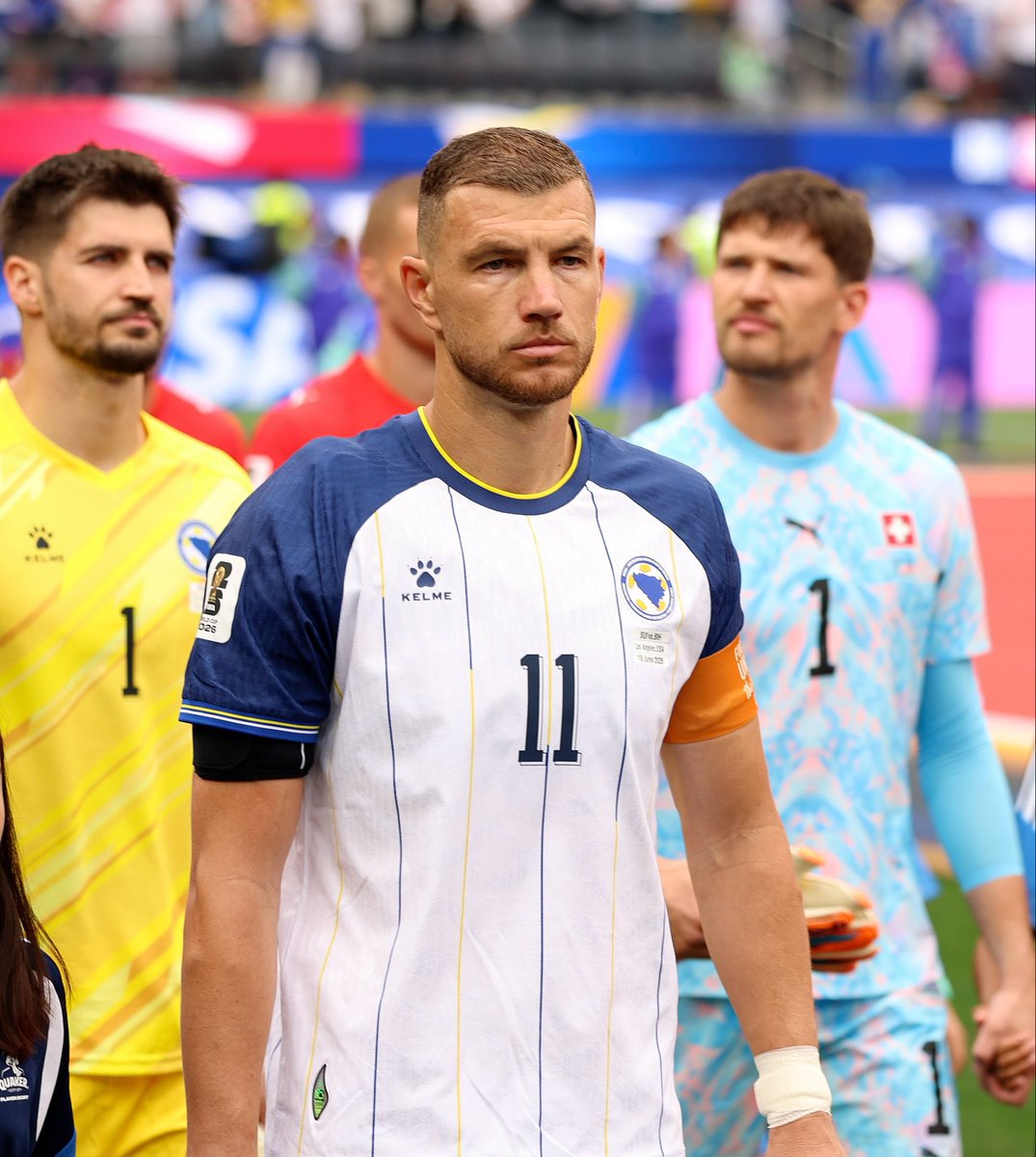 _BeFootball's tweet photo. À 40 ans, Edin Dzeko 🇧🇦 vient de disputer son dernier match en Coupe du Monde avec la Bosnie. 🌍😢

𝗟𝗘́𝗚𝗘𝗡𝗗𝗘. 🐐 

Il aura connu les deux premières qualifications de son pays à un Mondial.

Le duo Pjanic - Dzeko, c’était quelque chose. 🍿 https://t.co/CAzsBnsrY5