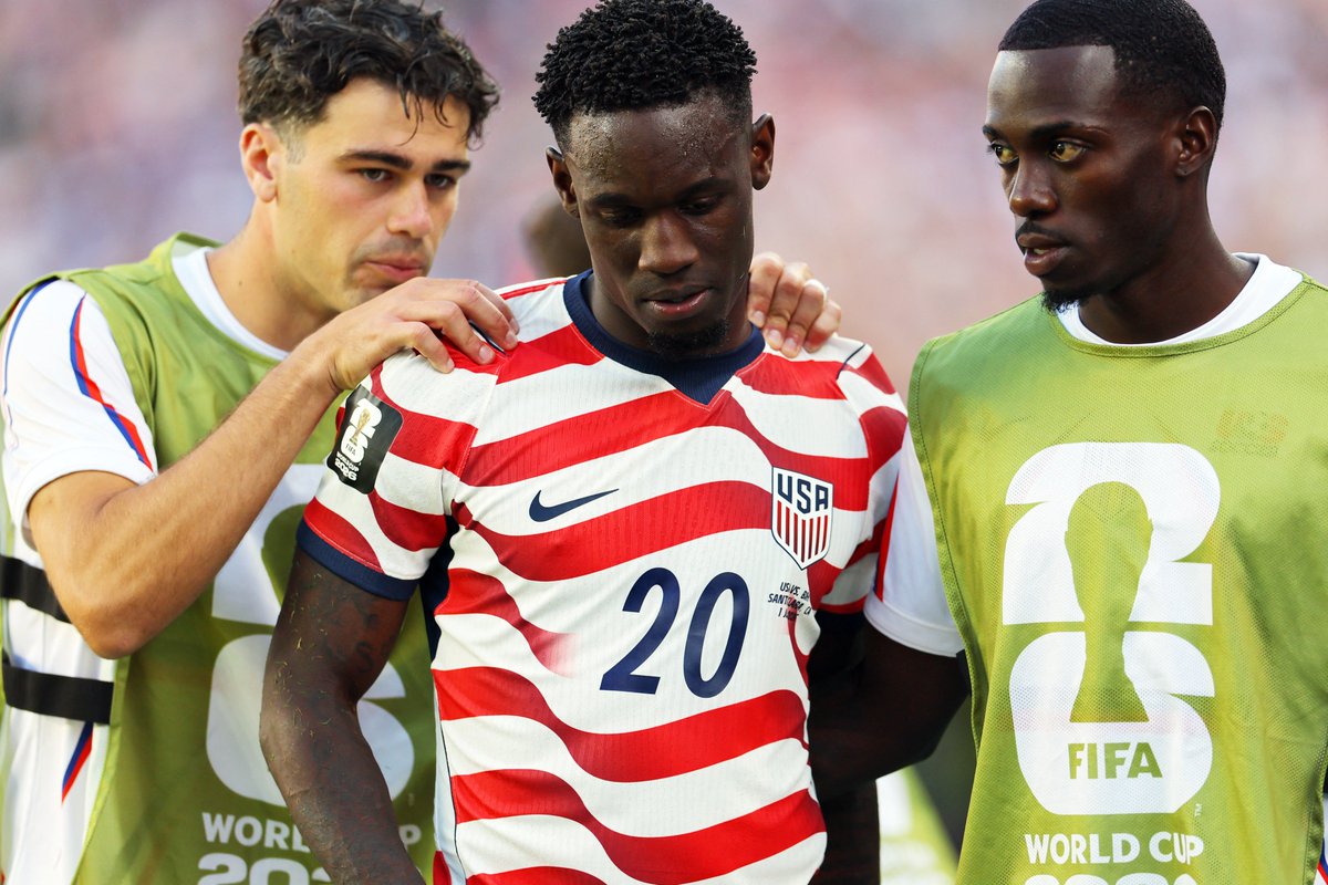 Underdog's tweet photo. We don't agree with the red card on Folarin Balogun, either.

We're rescuing all qualifying full-game selections on Folarin Balogun for tonight's match against Bosnia &amp; Herzegovina.

🫡🇺🇸 https://t.co/XiM690idwG