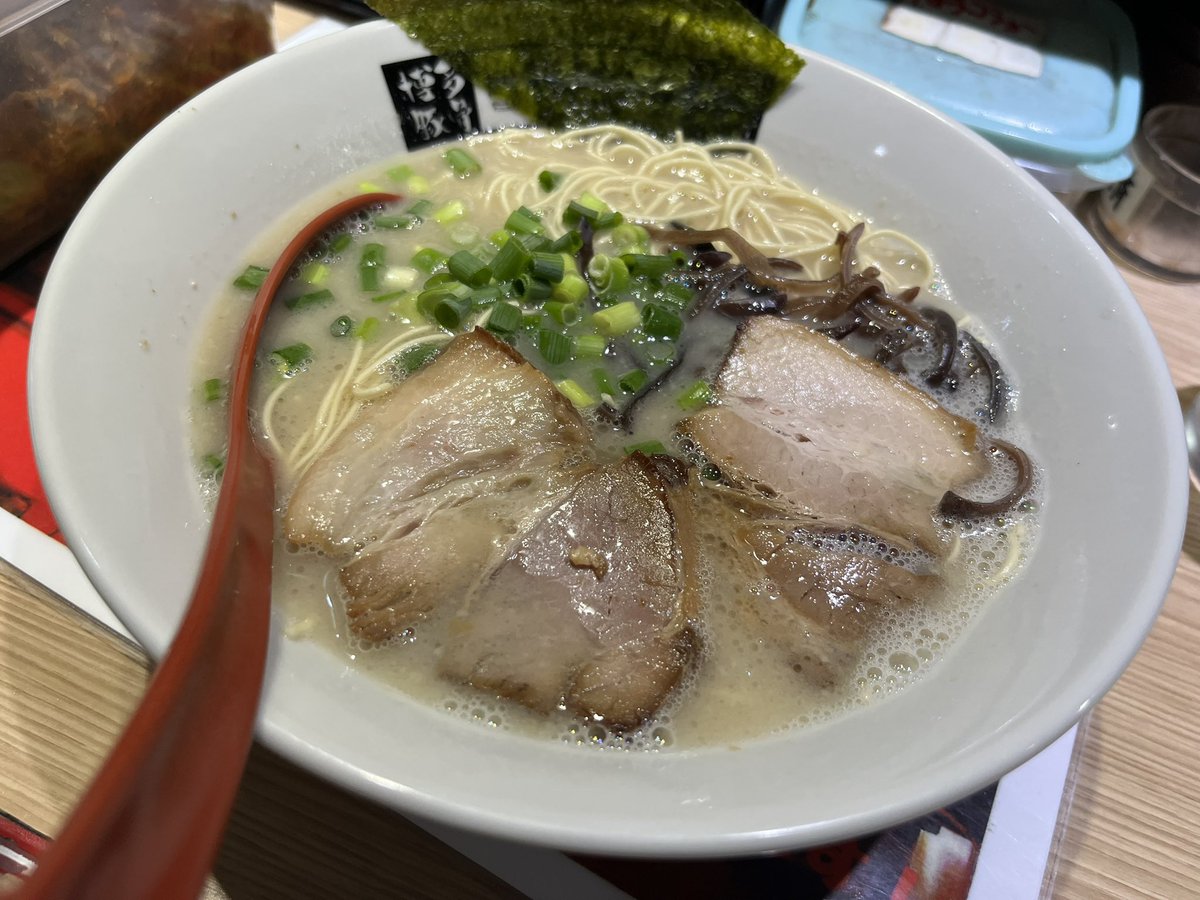 shoya_aihonten's tweet photo. 7/2、こんにちは。

愛本店の翔也チャンネル、第376弾。

公開中です。

皆、見てね。

今日はうどんの日らしいので、
ラーメンの写真をたくさん載せときます。

#愛本店の翔也チャンネル
#愛本店の翔也
#YouTube
#YouTuber

店舗のことが好きすぎる!? #shorts https://t.co/rSwFIVrbbc @YouTubeより https://t.co/UVtFR5IjAf