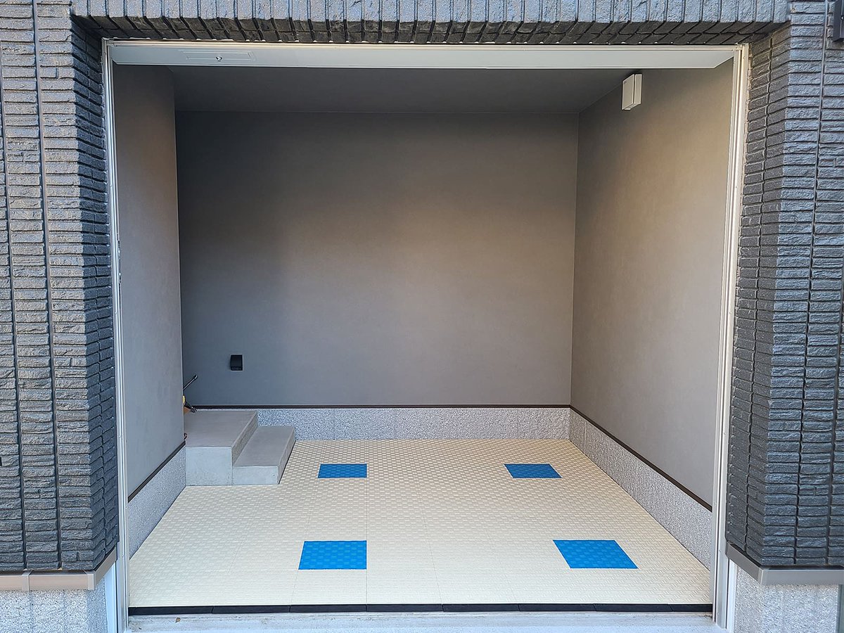 tec_tile's tweet photo. 大熊猫 様
ガレージ内での作業性向上。
タイル間の段差、隙間が非常に小さく済み、ものの出来栄えが良いと感じた。

#テックタイル #tectile #GarageLife #ガレージライフ #フロアタイル https://t.co/J5LVZAr7XJ