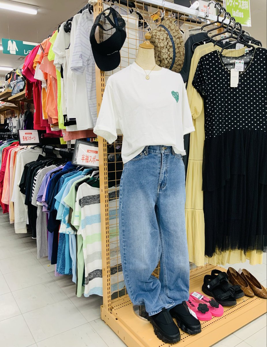 off_higakoshi's tweet photo. 🔄レディースの売り場変更しました🔄
レディース衣料品コーナーを見やすくリニューアル✨
半袖アイテムやスポーツウェアなど、これからの季節に活躍する商品を多数ご用��しています😊
ぜひ新しくなった売り場をチェックしてみてください♪
#オフハウス東越谷店
#レディースファッション https://t.co/PmcrxE4sws