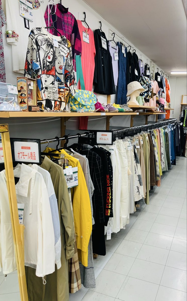 off_higakoshi's tweet photo. 🔄レディースの売り場変更しました🔄
レディース衣料品コーナーを見やすくリニューアル✨
半袖アイテムやスポーツウェアなど、これからの季節に活躍する商品を多数ご用��しています😊
ぜひ新しくなった売り場をチェックしてみてください♪
#オフハウス東越谷店
#レディースファッション https://t.co/PmcrxE4sws