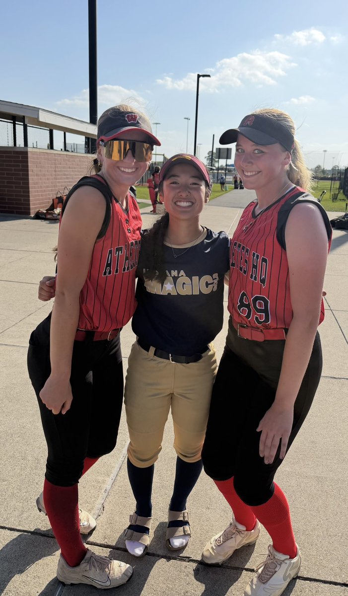 MadsButler28SB's tweet photo. Look who came out to watch our pool play game at the Indianapolis Firecracker 🧨 It was awesome having @MShirokawa2027 there cheering us on for our last pool game. She’s the definition of a great teammate and friend!  Go Rockets! @CentralrocketsS @JasonSEdwards21 https://t.co/0lYQ6jFuR7