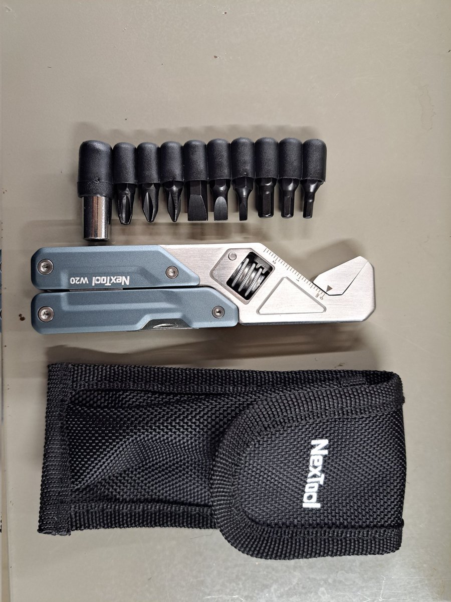 R1E7MB6I6cOqzOf's tweet photo. いつか買わねばと思ってずっと買えなかったNextoolの万能工具🔧
この手のやつで頑丈なプライヤーとモンキーがついてるやつはほぼないから、バイクにいれとけばネジ緩みとか力が入らないとこ摘まんだりとか何かしら使えるはず!しかもコンパクト。
#nextool https://t.co/odJg235Etc