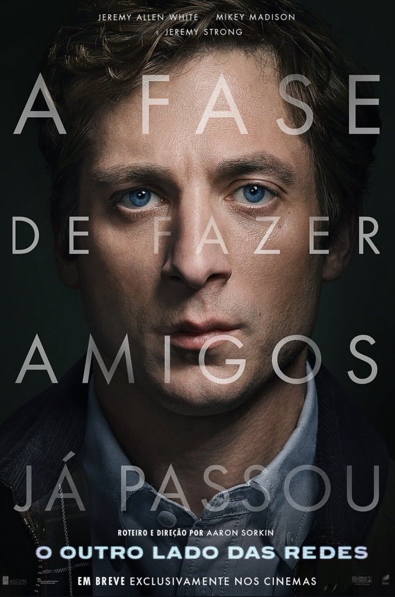 Cinefilos's tweet photo. "O Outro Lado das Redes", sequência de "A Rede Social", estreia nos cinemas em outubro! 🎞️

O filme acompanha a antiga engenheira do Facebook, Frances Haugen, e o jornalista do Wall Street Jornal, Jeff Horwitz, que se unem para publicar segredos da companhia. 😶 https://t.co/9Ys4UpBnxt
