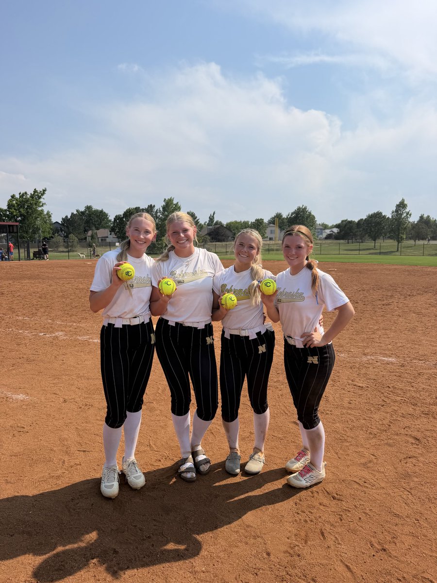NEGold2011s's tweet photo. Started 3-1 over the last two days in Colorado! Bats have been on fire so far! Bombs from these four today 💣 Looking to keep it going the rest of the week! #rollgold Sophia Rohrs, @julianseverson7, @AbbyDink13, @WillowUhlarik https://t.co/o9WbMaYgRr