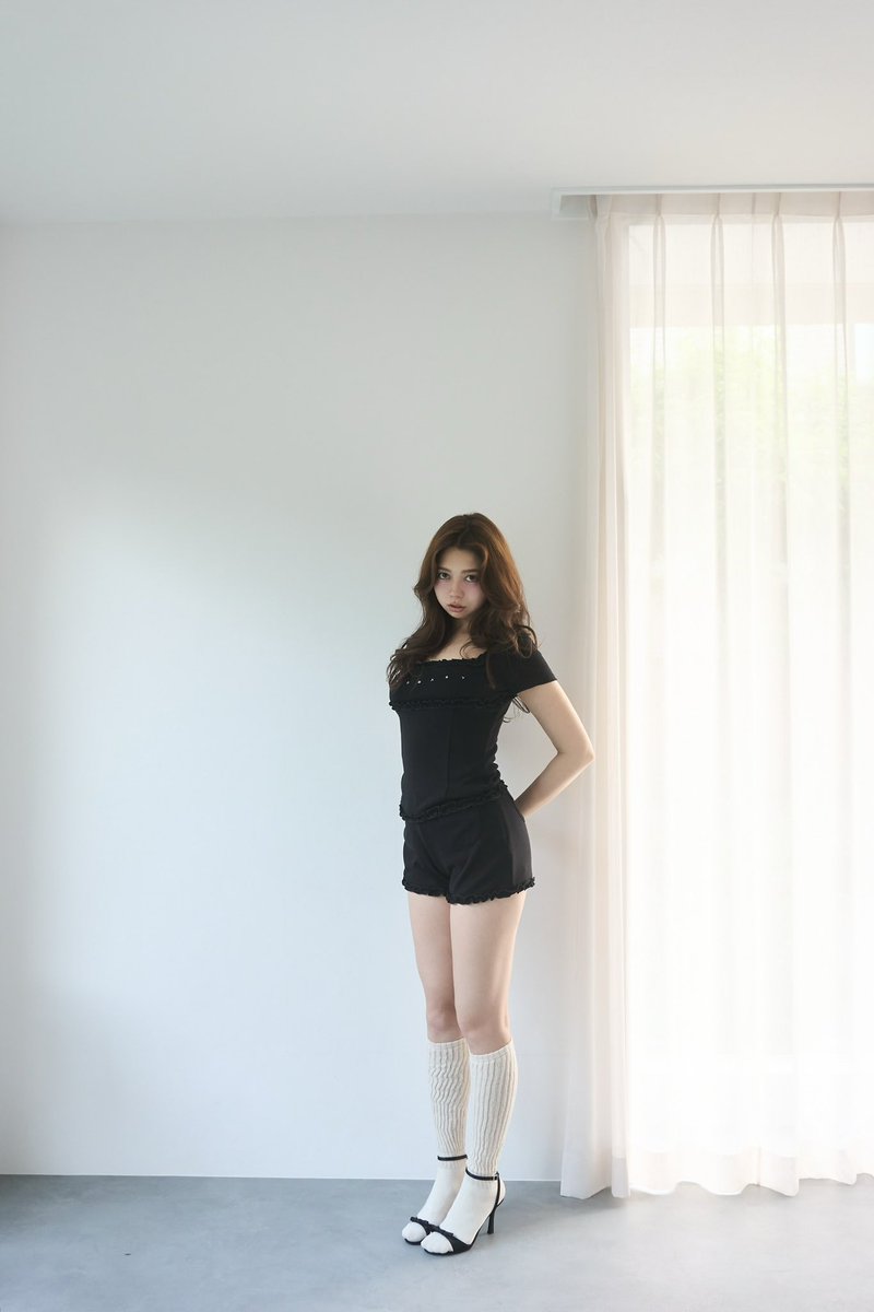 andmaryofficial's tweet photo. Petito mini frill set up
color ivory/black
¥15,400-tax in

ホイップのようなフリルが愛らしいトップスとミニボトムのセットアップ。
ミニボトムにも同様のフリルを施し、セットアップならではの統一感のあるデザインに。

発売日7/5(日)store10:30-web20:00-
instalive7/4(土)19:00-

#andmary https://t.co/sztDCXmAyG