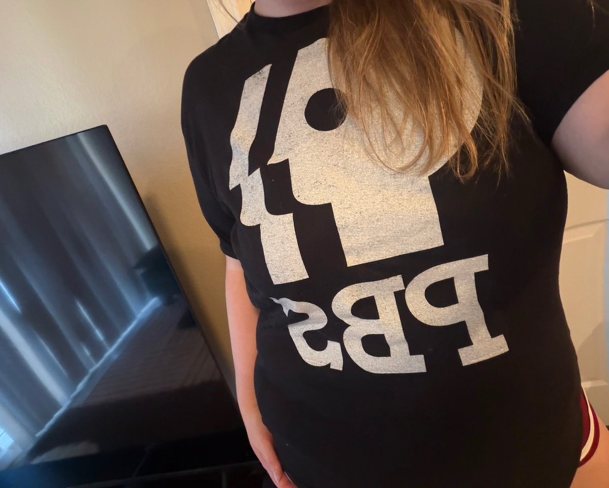 BarelyAshley's tweet photo. Would you be mine? Could you be mine? Won’t you be my neighbor?
#SupportPBS https://t.co/kXRBBpAXak