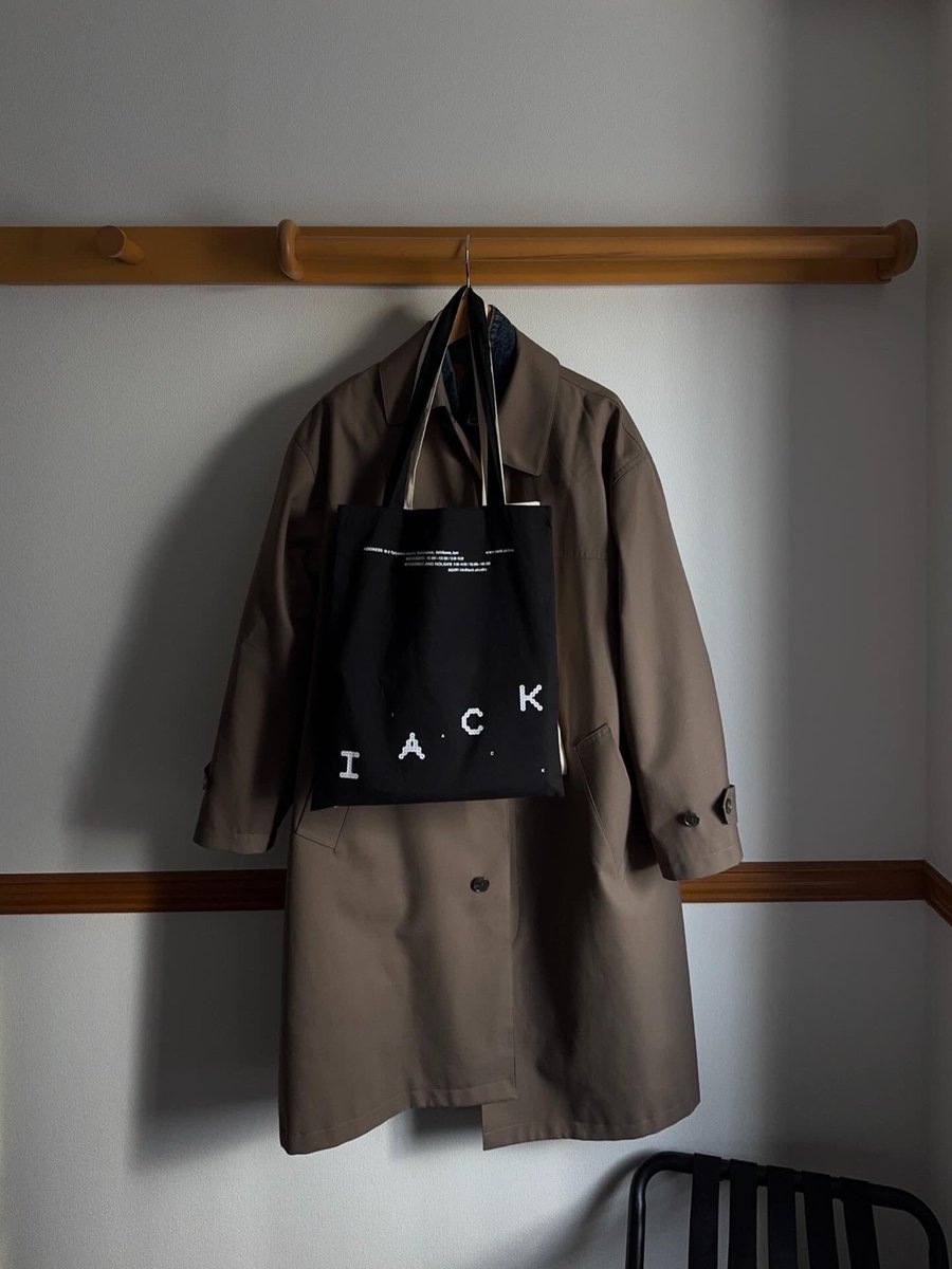 iack_studio's tweet photo. @and_premium 最新号「旅と、本と。」にて、店舗とショッピングバッグをご紹介いただいています。

薄手の素材を使用しており、ちょっとしたお出かけやバッグインバッグとしてもお使いいただけます。

写真集やアートブックのお買い物とあわせて、ぜひお買い求めください。 https://t.co/MWwgnLAOqU