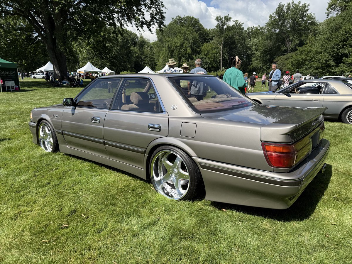 longo_dongo's tweet photo. We got time capsule late 90s style VIP cars at the fancy concours style show I was at the other weekend https://t.co/SPRaEXHKwg