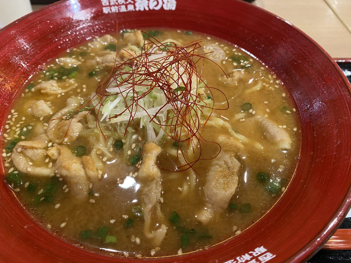 piaceG2017's tweet photo. ご一緒したソプラノさんのご主人の、
「ホルモンは食べて！」の一言に、
ホルモン味噌ラーメン。めちゃくちゃ美味しかったぁ😋半端ない汗の後だしね🧡

意地でも食べたいジェラード🍨
チョコとウイスキーでした(^-^)

この辺りは、お蕎麦も有名で、
きんぴらのせたりするみたいです。ｳﾏ🧡 https://t.co/YCIJ4Ot5M0