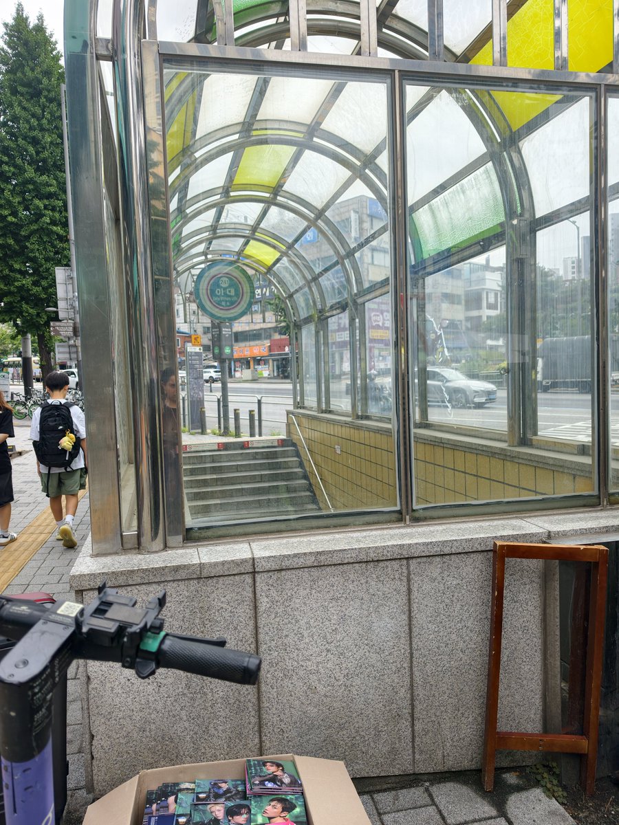 marixstraykids's tweet photo. ATEEZ 앨범 무료 나눔 🎁

📍 서울특별시 서대문구 신촌로 185-2
📍 185-2 Sinchon-ro, Seodaemun-gu, Seoul

에이티즈 앨범 무료로 가져가세요!
수량 한정 · 선착순 🫶

가져가신 분은 댓글로 알려주시면 감사하겠습니다 💕
마지막 앨범을 가져가신 분도 꼭 알려주세요!
#ATEEZ #에이티즈 #ATINY https://t.co/vJiX7YANMK