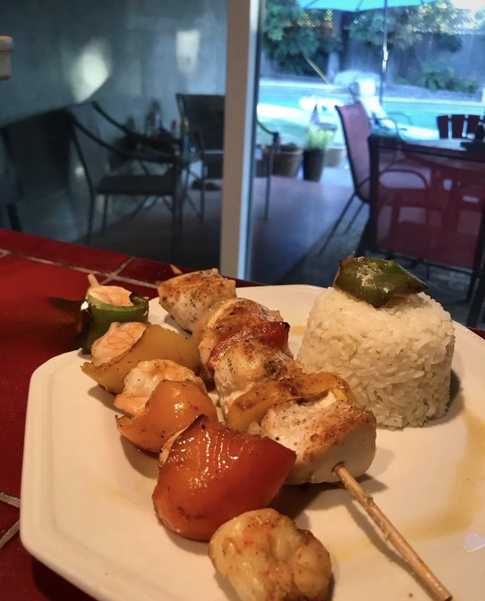 SantosJlorenzo's tweet photo. Kept it Fast and Fresh For Dinner Tonight With Some Quick Kitchen Kabobs. 🍢✨ Minimal Cleanup and Maximum Flavor is The Best kind Of Meal! 👊🏽🔥

🏡 🧑🏽‍🍳👉🏽🍢 🍗 🦐 🫑 🧅 

#Time2Eat 😋 🍽️ https://t.co/uSYJuSgATj