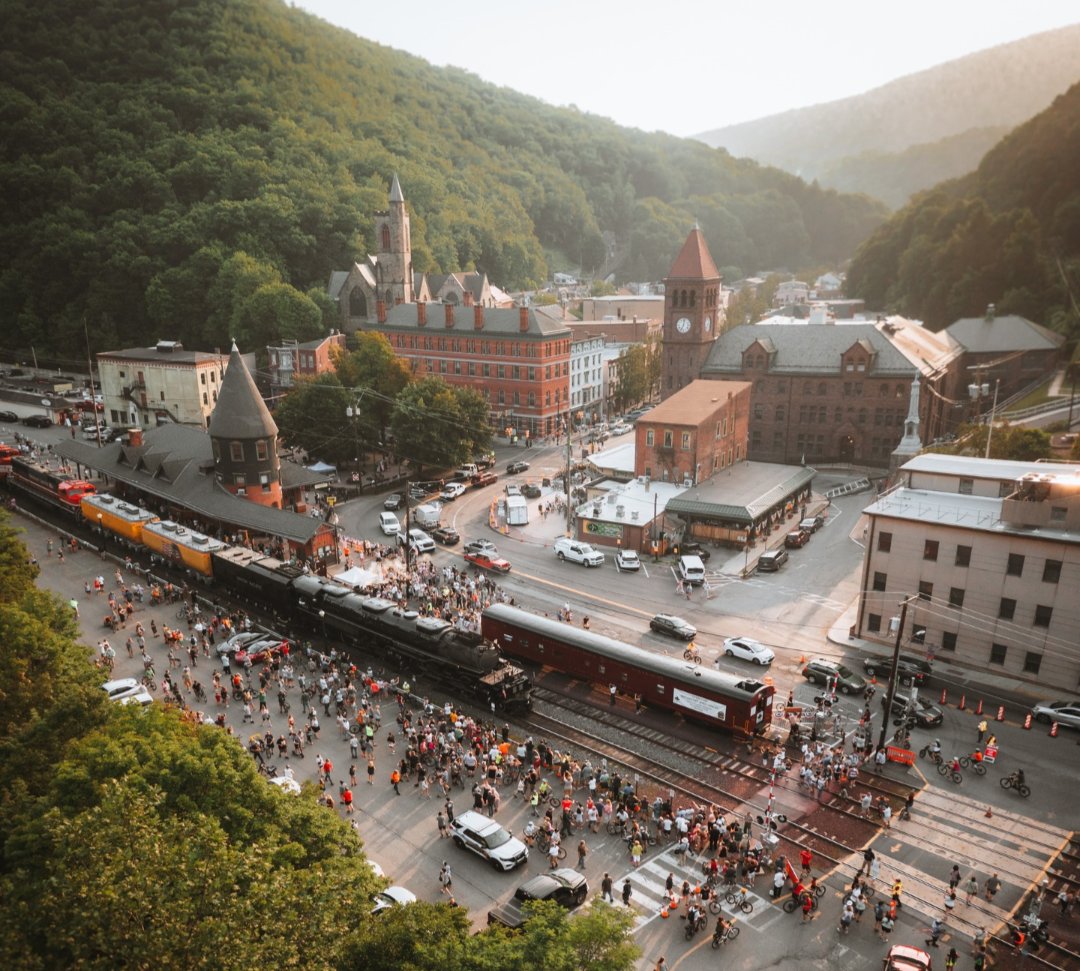 alanthefisher's tweet photo. An America built around trains and beautiful walkable towns can be real, we just need the energy to make it happen again https://t.co/yg4X3nRd6d