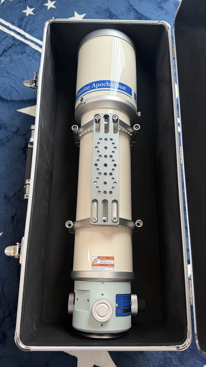Astro_AgeTaro's tweet photo. TRUSCO(トラスコ) 大型アルミ工具箱TAC-66Hは内寸64cmで、タカハシFCT-114DFの接眼部を外すとピッタリ収納できました。ニコンのキャップも上手くハマった。
#天文 #���材 https://t.co/5lYoGWAmR0
