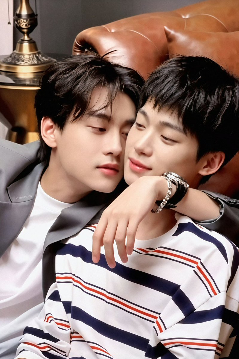 lurkingryeo's tweet photo. Eat real food tian lei. Stop being hungry over smells good looking fluff n pretty 180cm human https://t.co/lKB30w6vIB