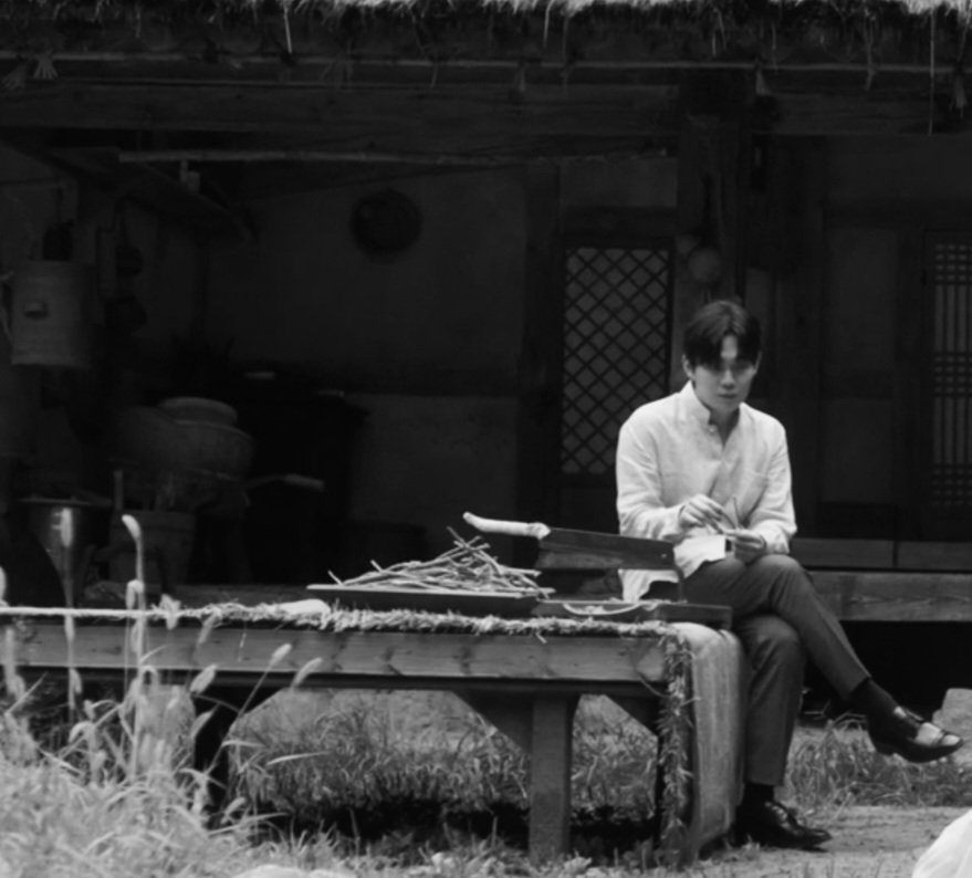 __binary_star's tweet photo. 달이는 건 해줄 것이니 자미화를 가져오시오. 한 소쿠리 가득. 고깃국 먹었으면 힘을 써야지 사지 멀쩡한 이들이 어찌 치룰 값은 없고 낯만 번질거리나. https://t.co/Gs6ZVRpnG3
