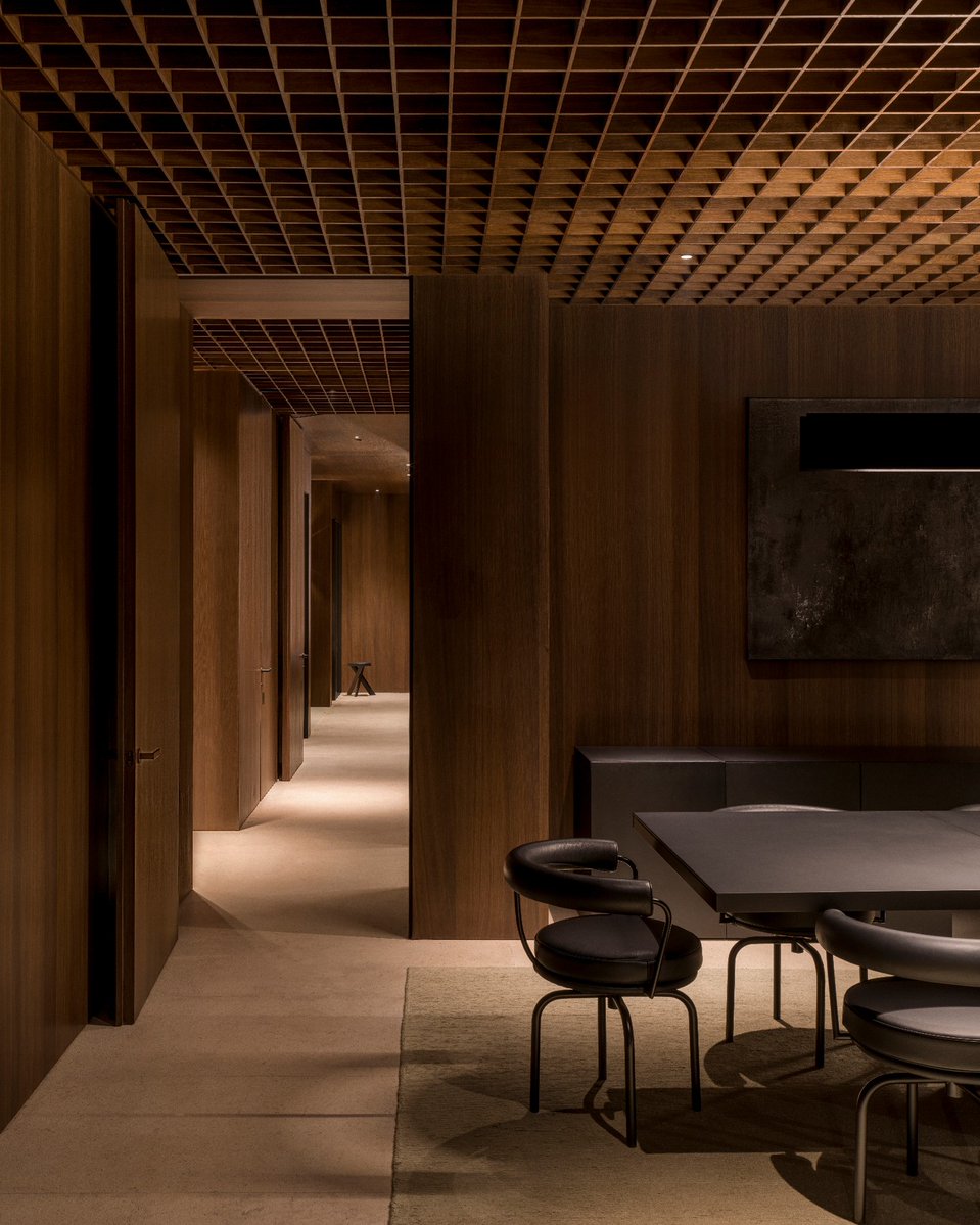 tetraplus's tweet photo. AN Residence. Los Angeles, USA. 2023. Along the lines of such modernists, the restrained material palette—natural stone anchoring the structure and warm wood accentuating key interior spaces—establishes a dialogue between architecture and landscape. Ph.… https://t.co/Ygr6KxkzvJ