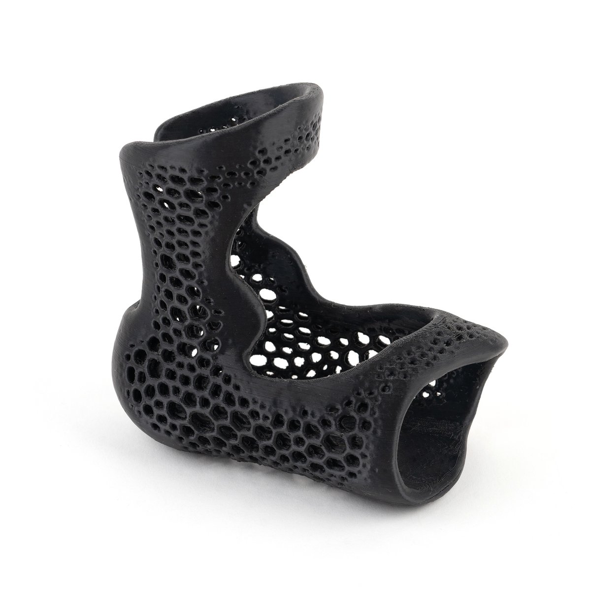 SirayaTech's tweet photo. The perfect fusion of flexibility and rock-solid support! 🦵⚡

Check out this custom ankle brace printed on the @BambulabGlobal H2C using PEBA 85A. Its unique elastomeric properties provide springy, lightweight comfort without sacrificing structural stability—the future of wearable tech!

🎨 Design by Crytek via #Makerworld

#3DPrinting #SirayaTech #BambuLab #H2C #PEBA #Techwear