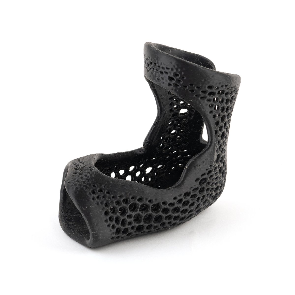 SirayaTech's tweet photo. The perfect fusion of flexibility and rock-solid support! 🦵⚡

Check out this custom ankle brace printed on the @BambulabGlobal H2C using PEBA 85A. Its unique elastomeric properties provide springy, lightweight comfort without sacrificing structural stability—the future of wearable tech!

🎨 Design by Crytek via #Makerworld

#3DPrinting #SirayaTech #BambuLab #H2C #PEBA #Techwear