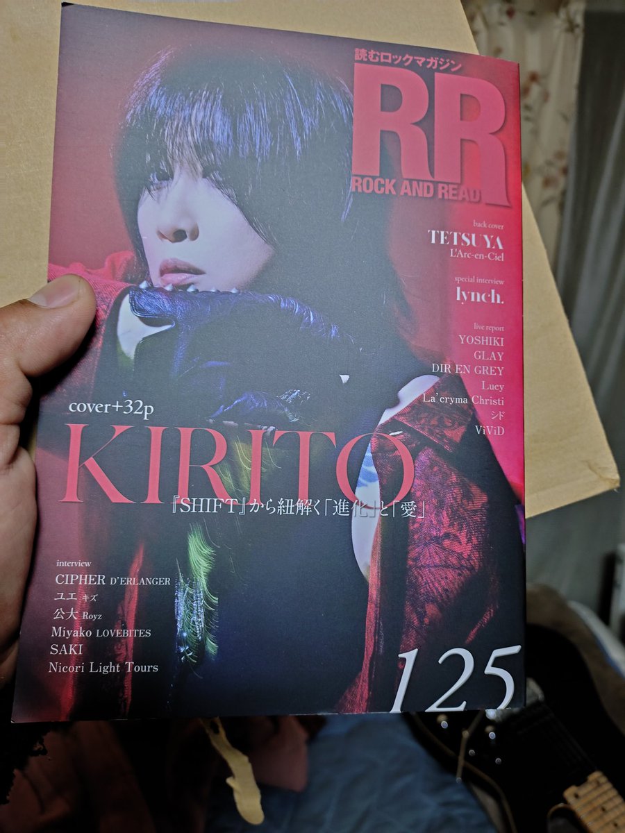 WrRd7vQct9PNr5M's tweet photo. 雨で引きこもりなんで読書します
#ROCKANDREAD https://t.co/qY59XzMLC6