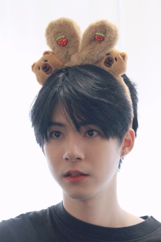 teeraflovyy's tweet photo. Just letting everyone knows that I'll actually kidnap him if I ever meet him in rl. Like look at that adorable eyes🤏🏻. I'll bite him and his cheeks so that he and Net can do cheekies anymore. #jj_rcp 
PS: Watch me end up in jail instead. https://t.co/9ydtMiNMnq