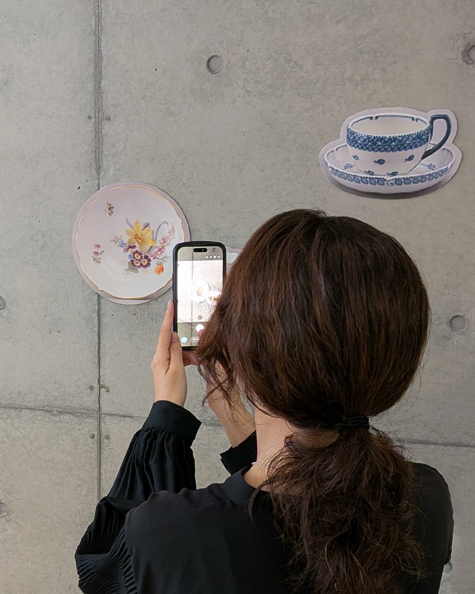 bizen_moa's tweet photo. 「ティーカップ・メリーゴーラウンド」展は、 ＼全館・全作品 撮影自由／です📷 

館内にはフォトスポットも！ お気に入りのティーカップにお茶を注ぐワンシーンで、記念写真はいかがですか？  
———  
「岐阜県現代陶芸美術館コレクション 　ティーカップ・メリーゴーラウンド 　ヨーロッパ陶磁にみるモダンデザイン100年」  

📅 2026年7月4日(土)〜9月27日(日) 
📍 備前市美術館 2F展示室1~3 
🎫 一般 1,000円、大学生・専門学校生・高校生 800円、
       中学生以下 無料 　 ※その他割引料金あり 
▶️詳細はこちら：https://t.co/WHsHuhAt3t