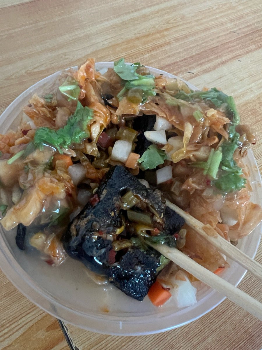 msmadi1's tweet photo. Craving the perfect late-night snack Crunchy fried stinky tofu with spicy sauce hits different on this cozy street corner—5/5, would chase the food cart all night again! ； https://t.co/CKIkBgn5mc