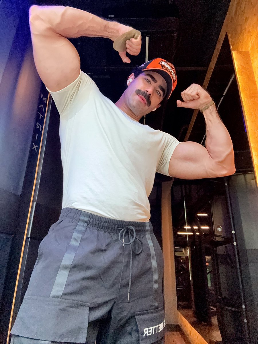 juaolima_'s tweet photo. Time to #gettingbigger 💪🏻💪🏻👨🏻
#mustache #mensphysique https://t.co/k4YyazMkOe