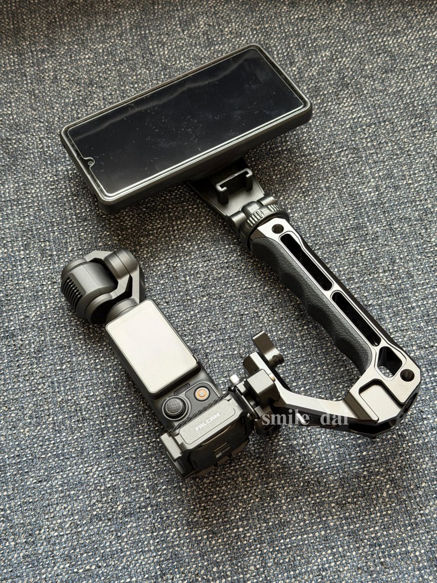 smile_dai's tweet photo. osmo pocket 4Pを発売日に発注して、到着待ち。明日には届くかな。

FALCAMなど、osmo pocket3で使用していたアイテムが使えそうなのも嬉しい。仕事で活用しているので、届いたら、まずはそれを試したい。
写真はosmo pocket3 https://t.co/mMK5vKT1p7