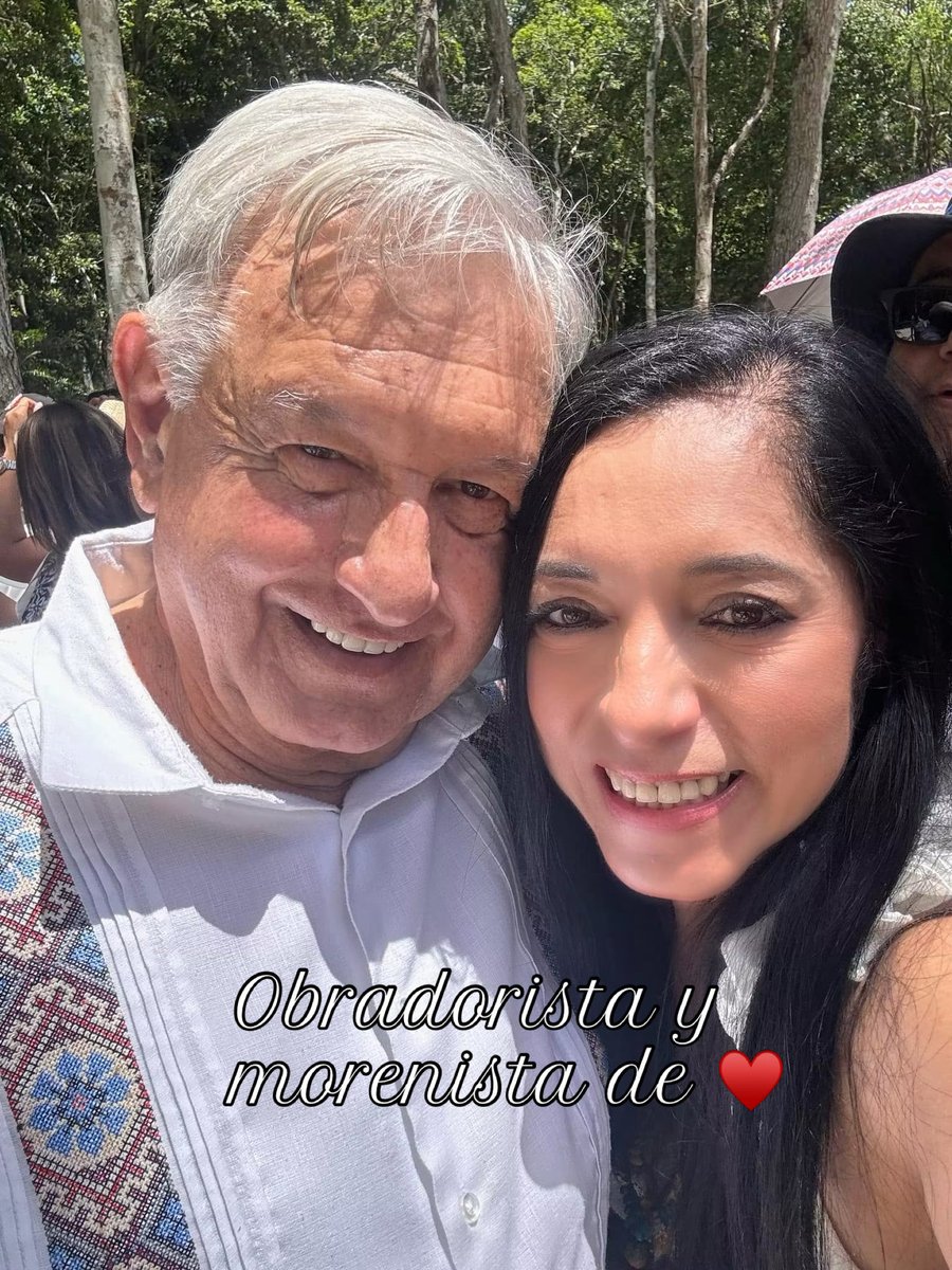 Dalyla71's tweet photo. Han pasado 8 años y sigo siendo 100% obradorista y morenista. 
La convicción no cambia. ❤️🇲🇽

@Claudiashein 
@A_MontielR 
@lopezobrador_ https://t.co/7OeLK7OI8Y