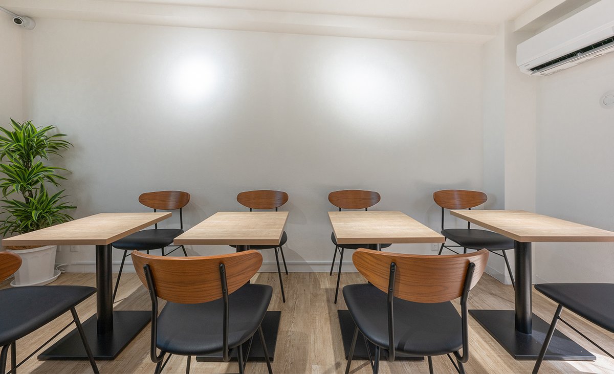 billys_cafe's tweet photo. こんにちは！7/2(木)吉祥寺は☔です。
本日のカフェは10時～18時営業となります。

今日は土砂降りの雨、かと思いきや今は少し落ち着いていて、傘をさしていない人もちらほら👀

天気予報をこまめにチェックしながら、気まぐれな雨にご用心ですね🌦️

本日もご来店お待ちしております☕ https://t.co/g2W0Gte4LL
