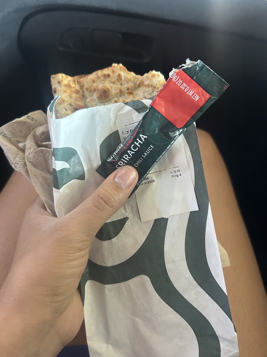 nisa_rodri's tweet photo. what a GREAT day. 

brekkie:

starbs wrap + sriracha: 305 cal

lunch:

3 grilled strips, salad, mango sauce (didn’t eat dressing or toast): 330 cal

dinner:

eggs + weenie + sauce: 350 cal

dessert + unseen snacks:

ice cream, mini snickers, hot chips: 445 cal

total: 1440 cals https://t.co/erEdeYbH3i