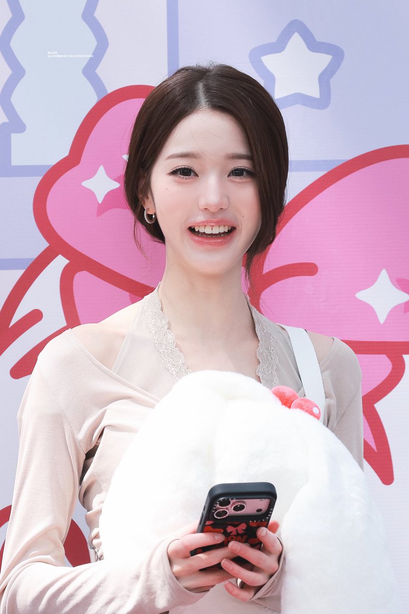wonyaura's tweet photo. she’s so bunny here we all adore bunny wonyoung https://t.co/xLgbVXQvPl