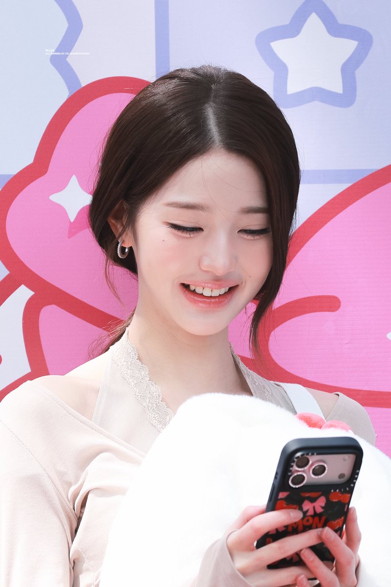 wonyaura's tweet photo. she’s so bunny here we all adore bunny wonyoung https://t.co/xLgbVXQvPl