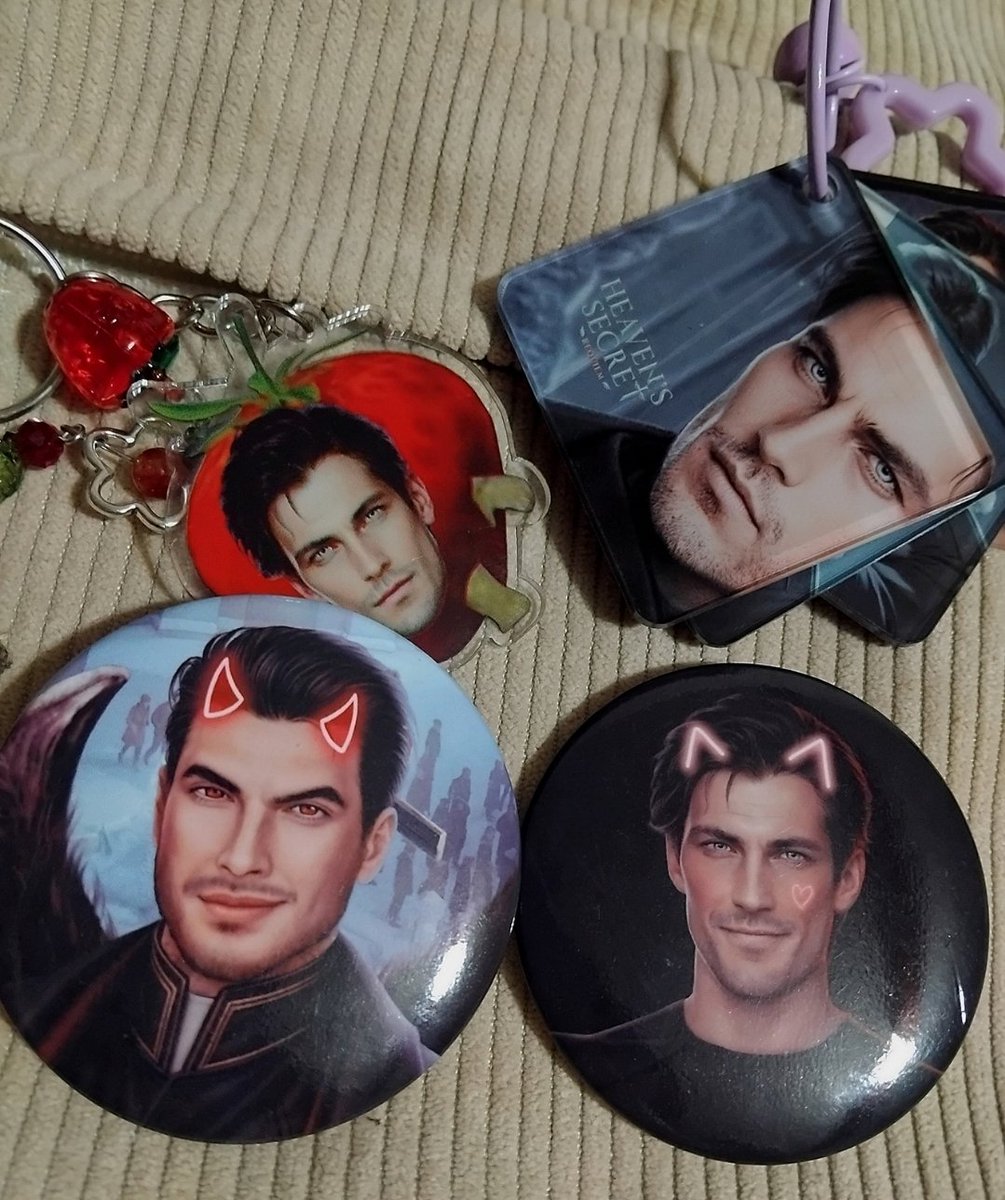 dmitryswife's tweet photo. No podré regalar cartas pero si les ando regalando un llaverito de Dmitry 🫰 https://t.co/uWAxPKLVlS