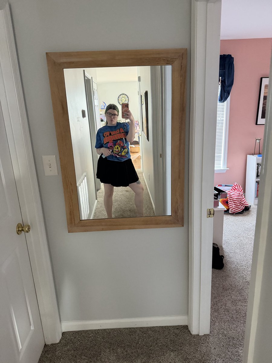 letsdoitforlove's tweet photo. i know this mirror hate to see me coming https://t.co/N5G4cGHP3s